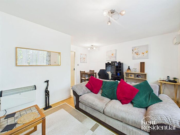 1 Bedroom Maisonette To Rent In Wharfdale Square, Tovil, ME15