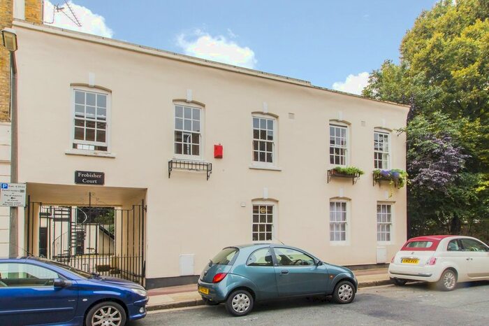3 Bedroom Flat To Rent In Frobisher Court, Old Woolwich Road, Greenwich, SE10