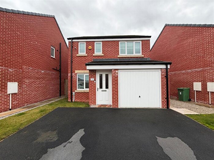 3 Bedroom Detached House For Sale In Averill Way, Micklefield, Leeds, LS25