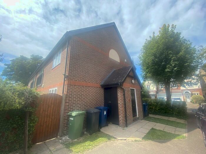 2 Bedroom Flat To Rent In Mariner`s Way, Cambridge, CB4