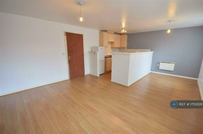 2 Bedroom Flat To Rent In Silchester Drive, Manchester, M40