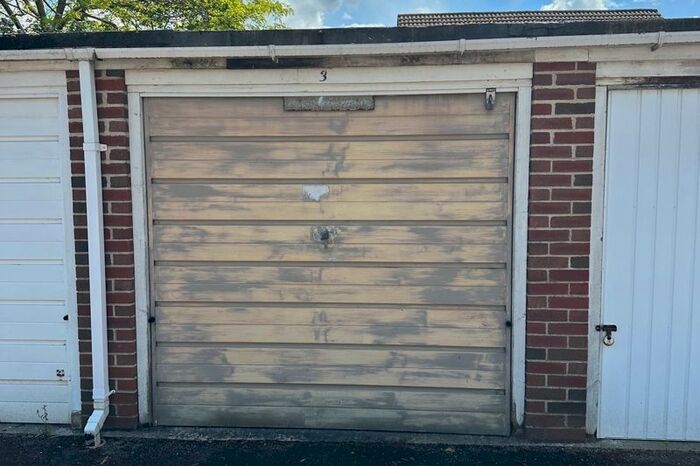 Property To Rent In Somerset Close, Burwood Park, Hersham, Walton-On-Thames, KT12