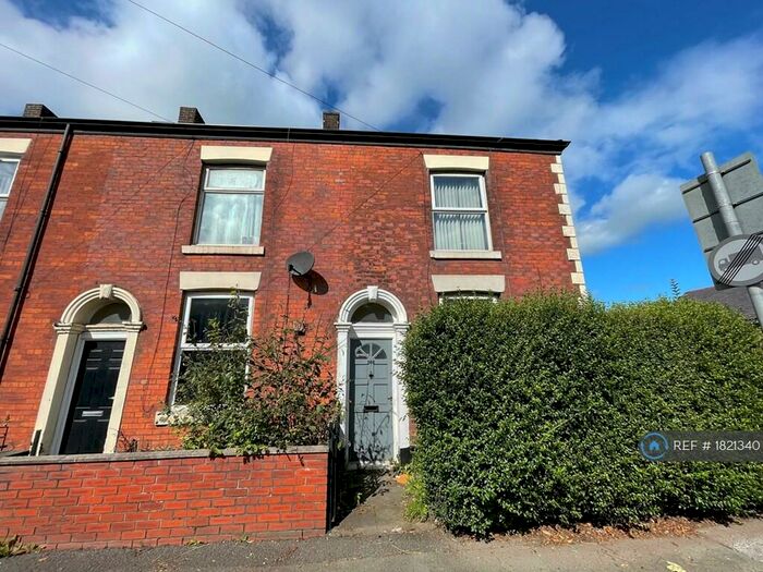 2 Bedroom End Of Terrace House To Rent In Pilsworth Road, Heywood, OL10