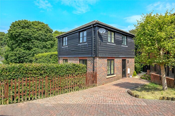 2 Bedroom Detached House To Rent In The Paddock, Itchen Abbas, Winchester, Hampshire, SO21