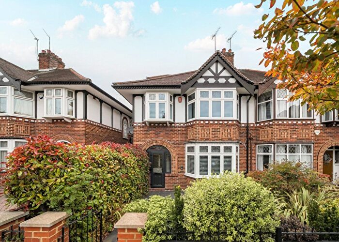 4 Bedroom Semi-detached House For Sale In Sandall Road, Ealing, W5