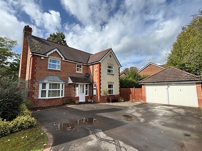 4 Bedroom Detached House For Sale In Sandown Drive, Chippenham, SN14