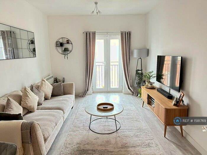 2 Bedroom Flat To Rent In Park View, Maidenhead, SL6