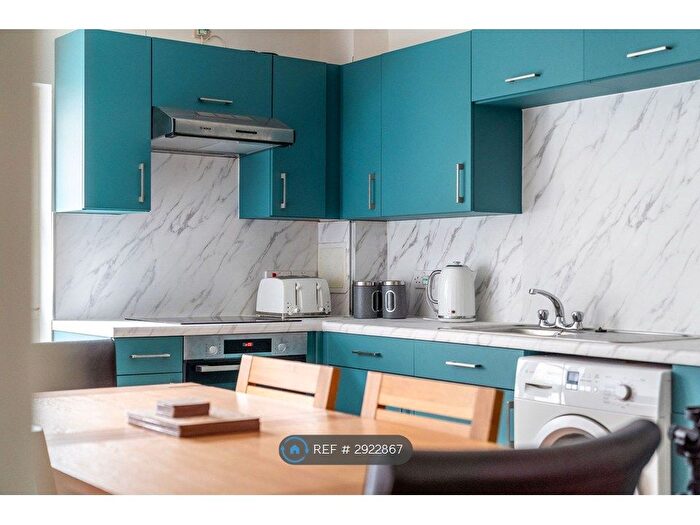 3 Bedroom Flat To Rent In Hopetoun Crescent, Edinburgh, EH7