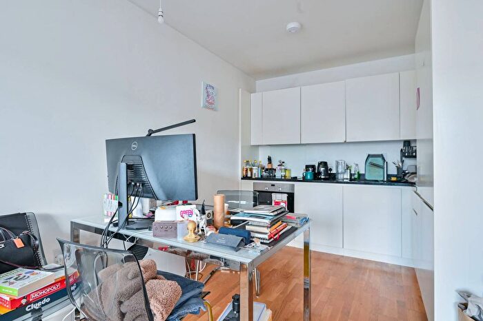 1 Bedroom Flat To Rent In Amelia Street, Elephant And Castle, SE17