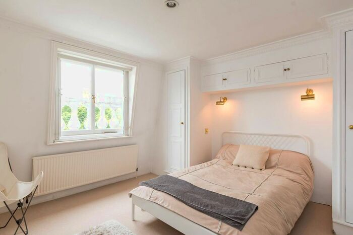3 Bedroom Flat To Rent In Onslow Gardens, Chelsea, London, SW7
