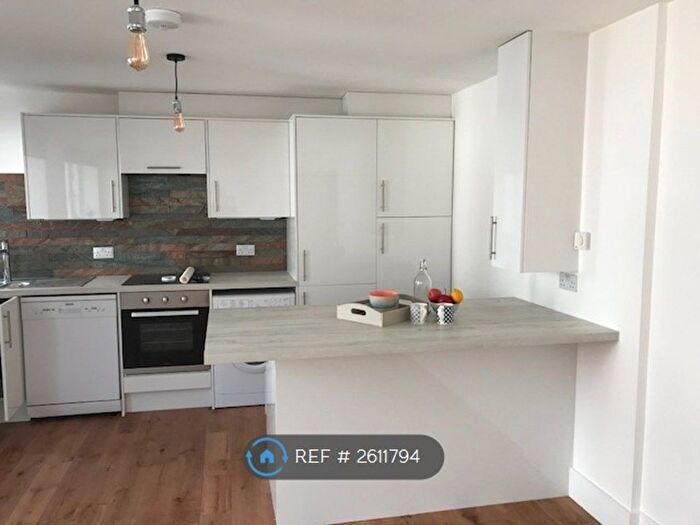 1 Bedroom Flat To Rent In Old Mission Hall, Tunbridge Wells, TN1