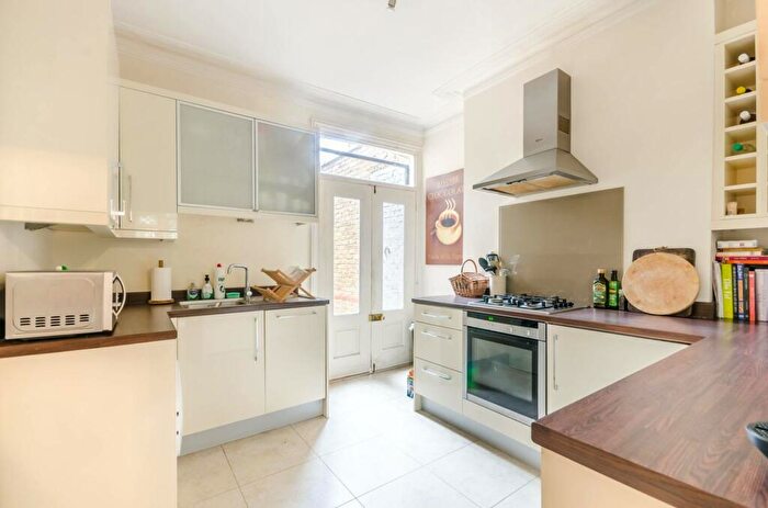 1 Bedroom Flat To Rent In Cavendish Road, Balham, London, SW12