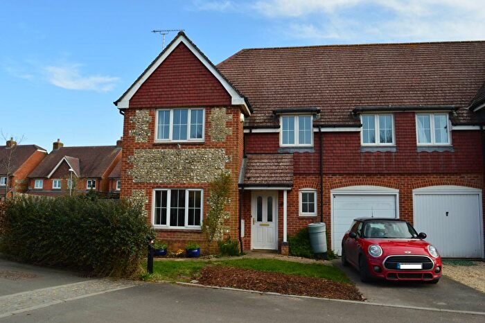 4 Bedroom Semi-Detached House To Rent In Fiveways Close, Baydon, SN8