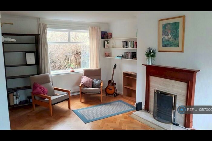 3 Bedroom Semi-Detached House To Rent In Durnford Way, Cambridge, CB4