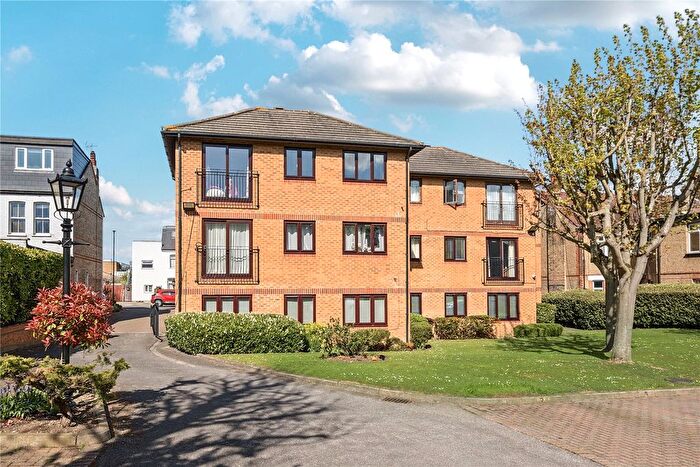 1 Bedroom Flat To Rent In Woodside Court, Stonard Road, Palmers Green, London, N13