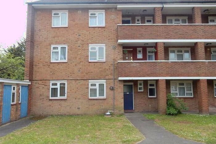 3 Bedroom Flat To Rent In Cranleigh Gardens, Southall, UB1