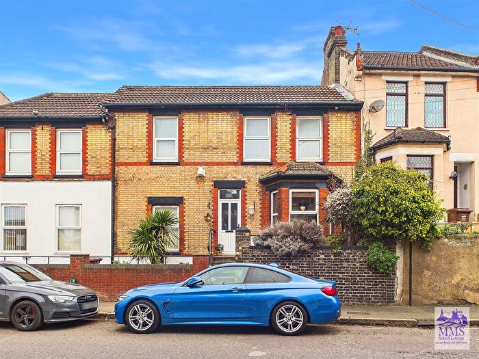 2 Bedroom Terraced House For Sale In Cliffe Road, Strood, Rochester, ME2