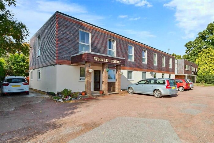 2 Bedroom Flat For Sale In Charing Hill, Charing, Ashford, Kent, TN27