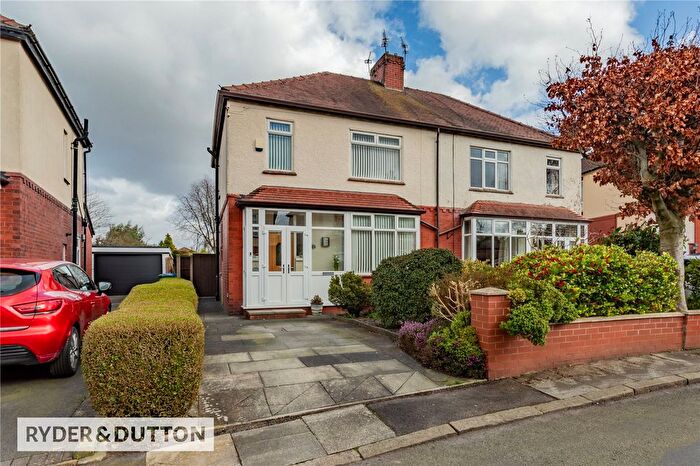 3 Bedroom Semi Detached House For Sale In Lever Walk, Alkrington, Middleton, Manchester, M24