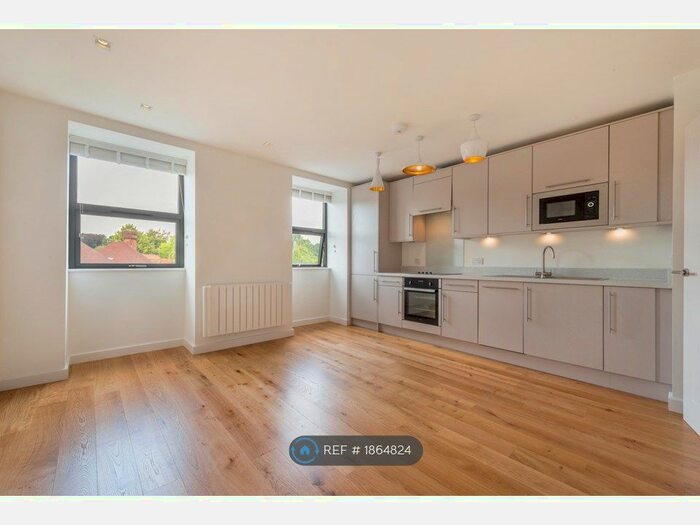 1 Bedroom Flat To Rent In West House, Haslemere, GU27