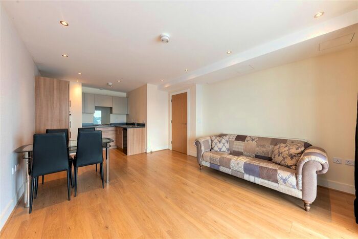 2 Bedroom Flat To Rent In Queensmead, Farnborough, Hampshire, GU14