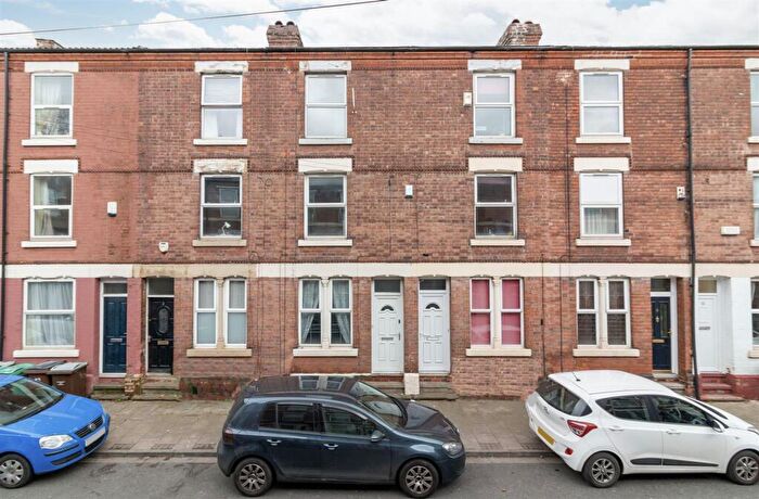 3 Bedroom Terraced House For Sale In Chippendale Street, Nottingham, NG7