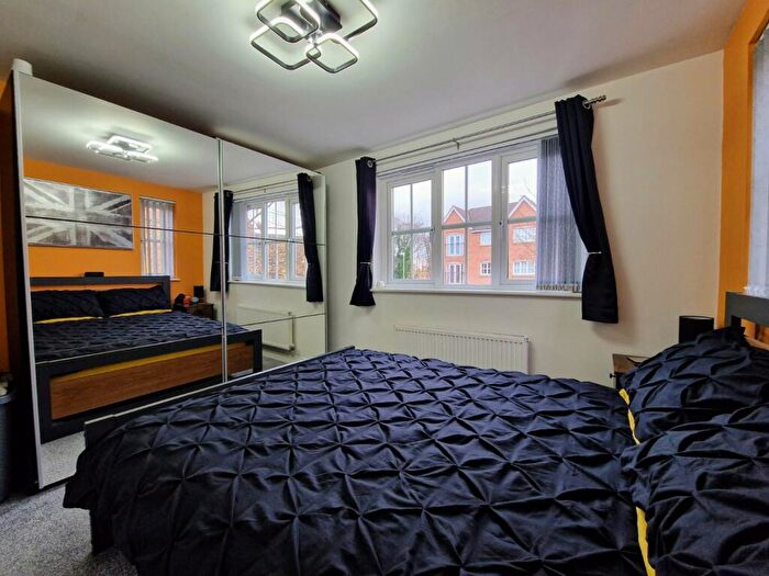 2 Bedroom Flat For Sale In Laxton Grove, Solihull, West Midlands, B91