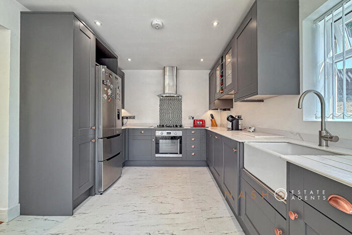 5 Bedroom Detached House For Sale In The Mount, Aspley Guise, MK17