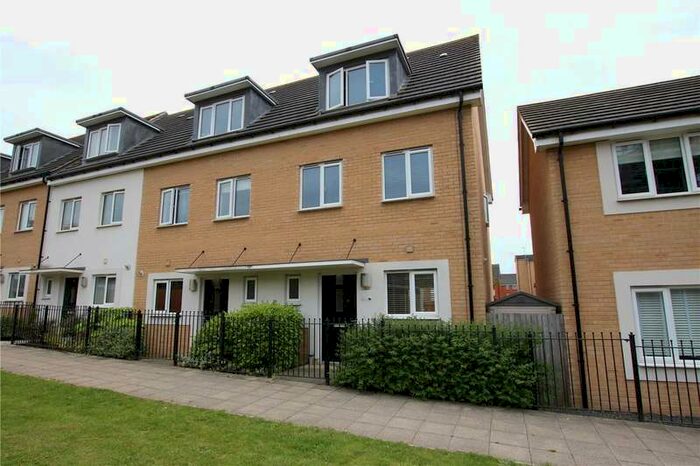 3 Bedroom End Of Terrace House To Rent In Longships Way, Reading, Berkshire, RG2