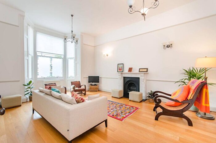 3 Bedroom Flat To Rent In Randolph Gardens, Maida Vale, London, NW6