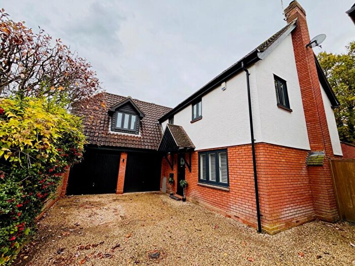 4 Bedroom Detached House For Sale In Broxted Mews, Brentwood, CM13