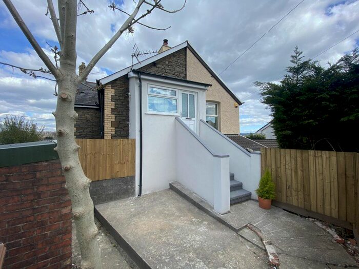 2 Bedroom Flat To Rent In First Floor Flat Oletha, Pentwyn Road, Blackwood, NP12