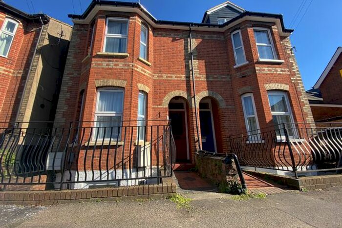 1 Bedroom Flat To Rent In Victoria Road, Guildford GU1