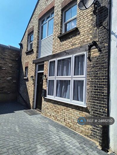 2 Bedroom Semi-Detached House To Rent In Bellevue Mews, London, N11
