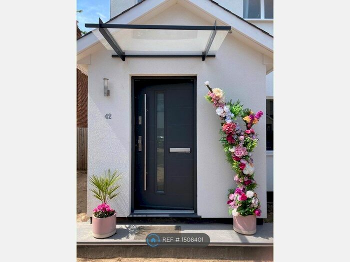 3 Bedroom Semi-Detached House To Rent In Staveley Gardens, London, W4