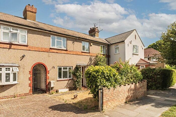 3 Bedroom Property To Rent In The Fairway, Acton, W3