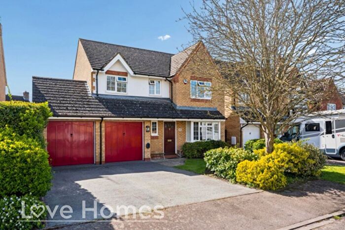 4 Bedroom Detached House For Sale In Manor Farm Close, Barton-Le-Clay, MK45