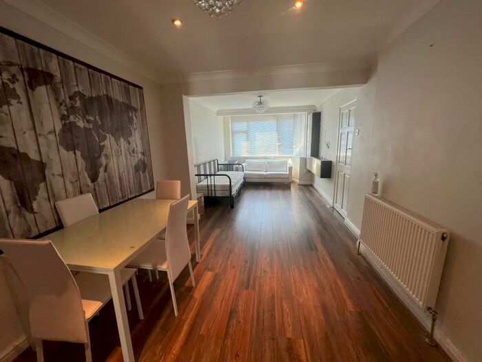 4 Bedroom Terraced House To Rent In Thurlow Gardens, Ilford, IG6