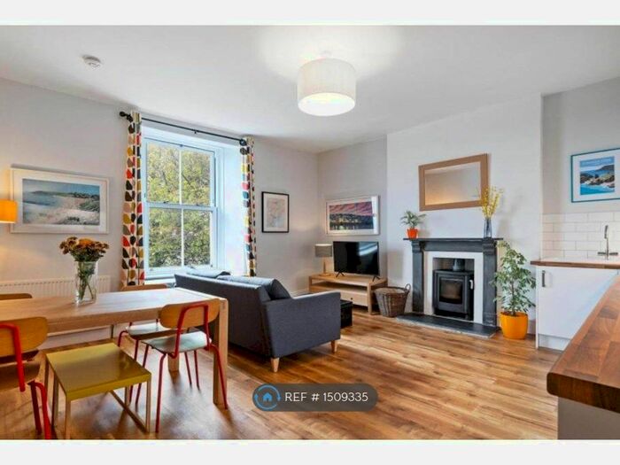 2 Bedroom Flat To Rent In Woodlane Crescent, Falmouth, TR11