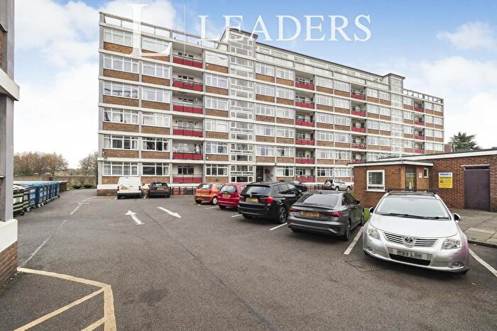 3 Bedroom Apartment To Rent In Harvard House, NG2