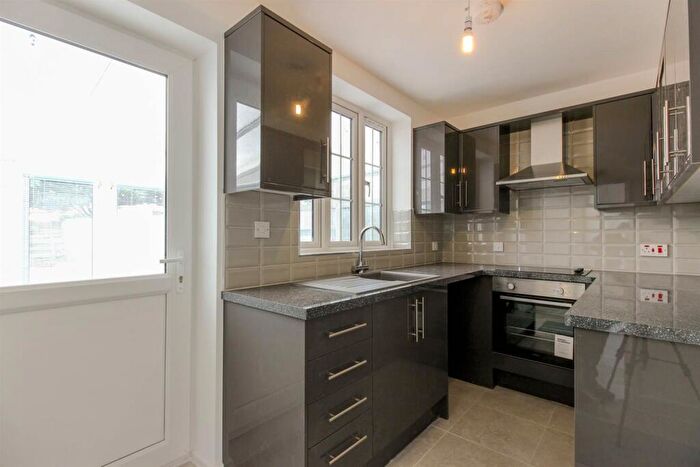 2 Bedroom End Of Terrace House To Rent In Manor Farm Drive, Chingford, E4