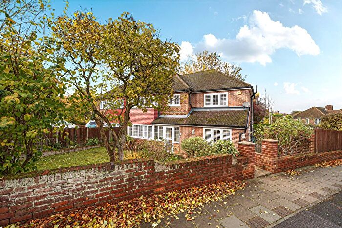 5 Bedroom Semi-Detached House For Sale In Daleside, Orpington, BR6