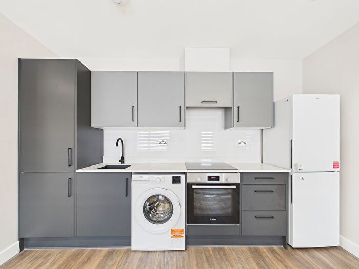 2 Bedroom Flat To Rent In London Road, Burgess Hill, RH15