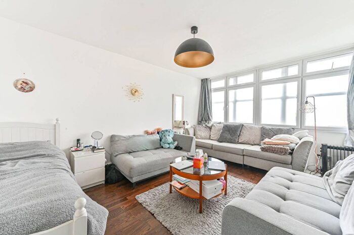 Studio For Sale In Kensington Church Street, Kensington, London, W8