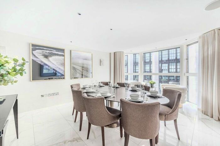 3 Bedroom Flat To Rent In Young Street, Kensington, London, W8