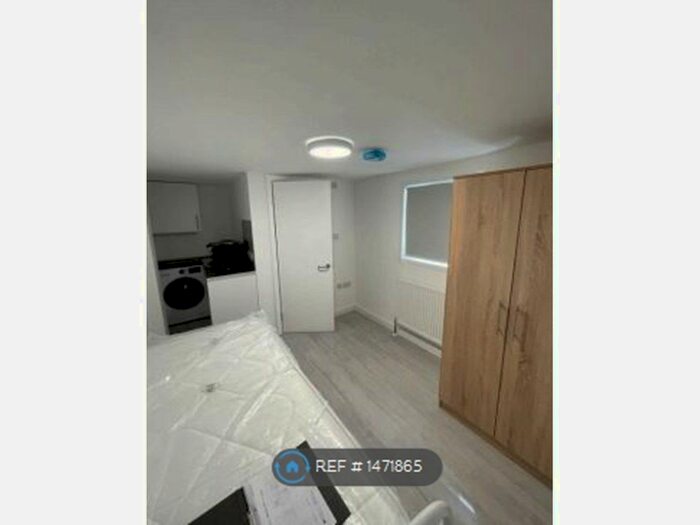 Studio To Rent In St. Marys Drive, Feltham, TW14