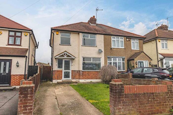 3 Bedroom Semi Detached House For Sale In Langley Park Road, Iver, SL0