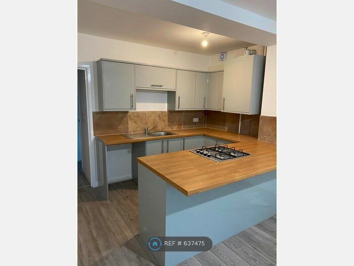 2 Bedroom Flat To Rent In Currans Road, Warrington WA2