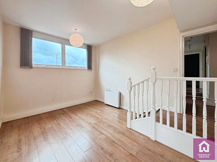 1 Bedroom Flat To Rent In The Oaks, - Bury Old Road, Salford, Greater Manchester, M7