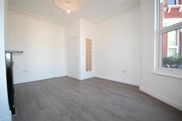 1 Bedroom Flat To Rent In Manor Road, Ground Floor Flat, London, N22